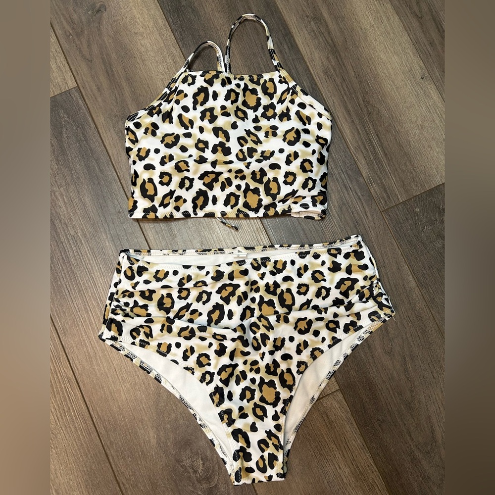 Ladies swim suit. Medium